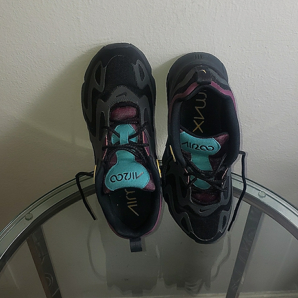 Womens tennis shoes